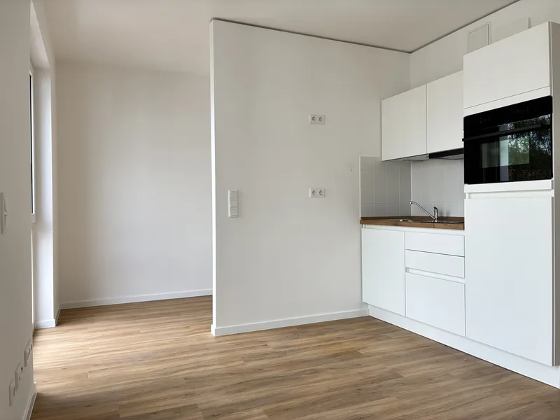 Großzügige 1-Zimmer-Wohnung mit Einbauküche und Balkon — photo 1